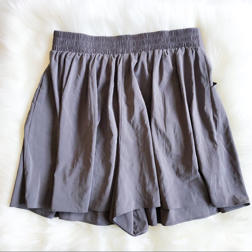 NWT Gray BCBGeneration Pleated Shorts XXS - Picture 2 of 7